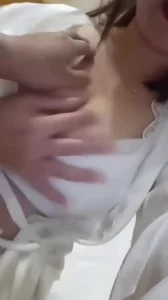 完美露脸，口交小母狗，看一下技术怎么样，眼神也是绝了