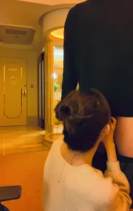 按住173空姐的头深喉，直接操哭了